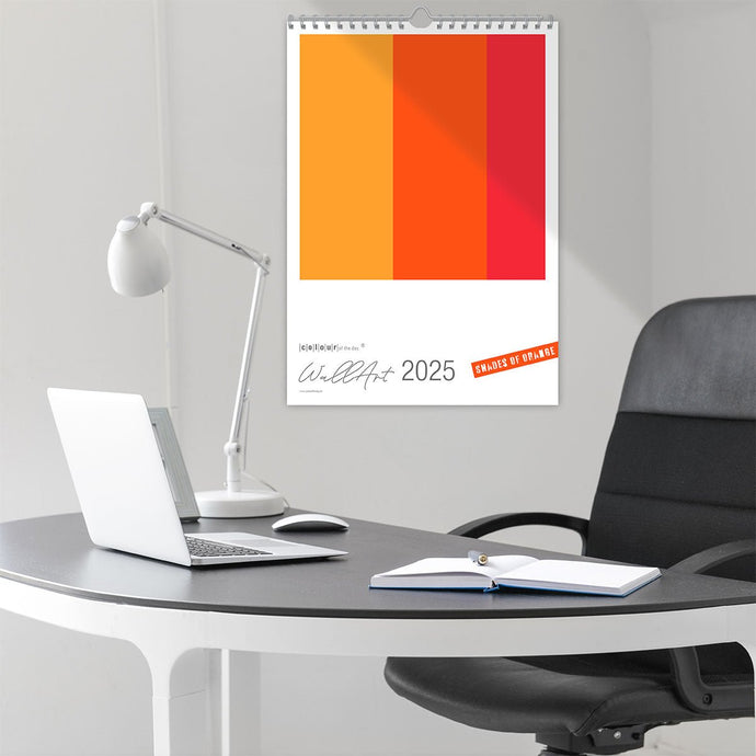 Fröhlicher Kunstkalender 2025, WallArt – Shades of Orange – DIN A2 - Kalender - |c|o|l|o|u|r| of the day®