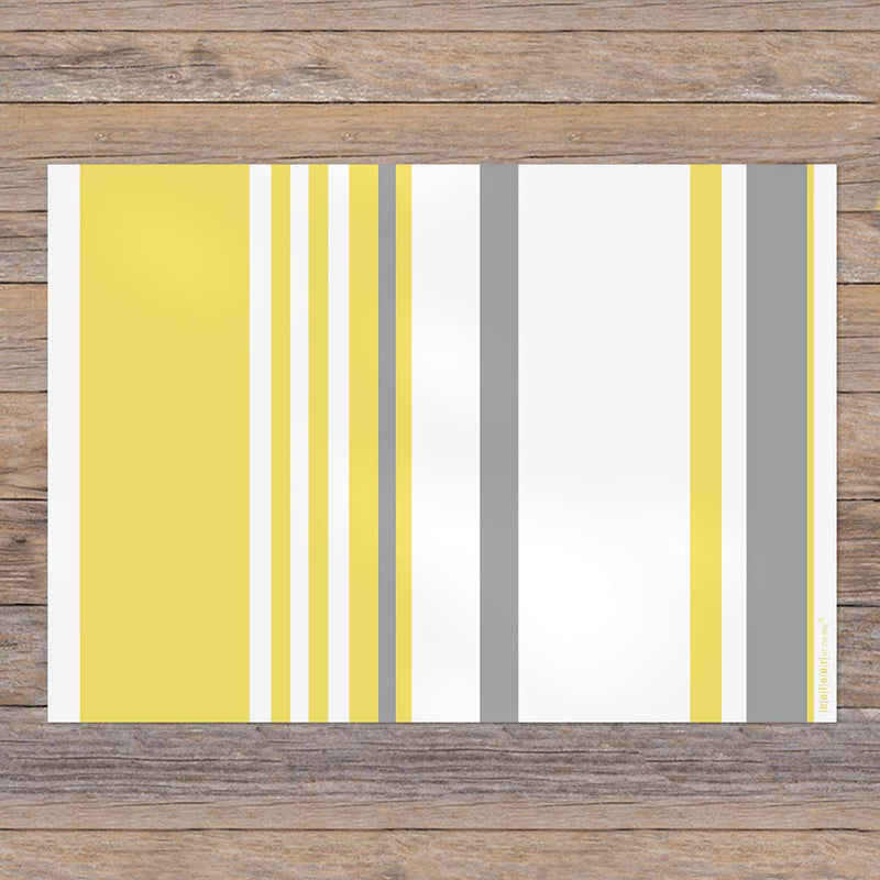 Papier-Tischset im modernen gelb-grauen Streifendesign – nachhaltig, beidseitig bedruckt, klimaneutral versendet.